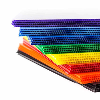 टिकाऊ पैकेजिंग समाधानों के लिए पुन: प्रयोज्य और पर्यावरण के अनुकूल पीपी नालीदार प्लास्टिक शीट